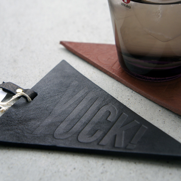 & NUT PENNANT FLAG LEATHER COASTER